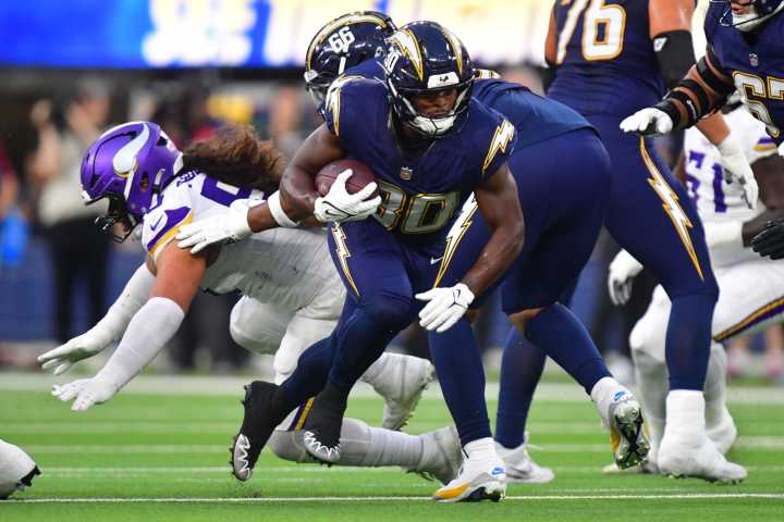 Vikings’ defensive struggles start with inability to stop the run