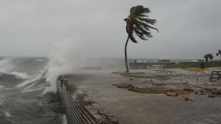 Louisville couple stranded in Jamaica as Hurricane Melissa hits