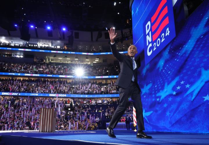 Column: If Donald Trump can run for a third term, so can Barack Obama