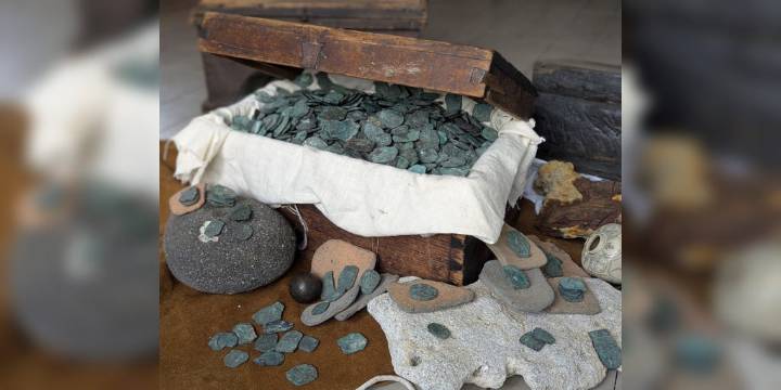 $1 million discovery of coins found in 1715 Treasure Fleet shipwreck off Florida