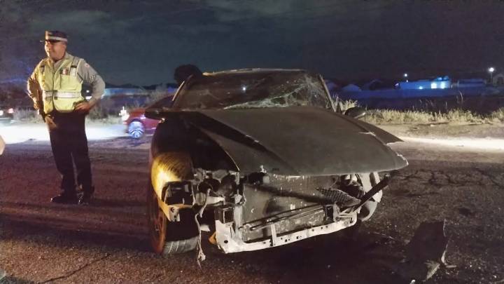 Joven conductor pierde el control de Mustang y se impacta contra muro de contención en carretera Aldama