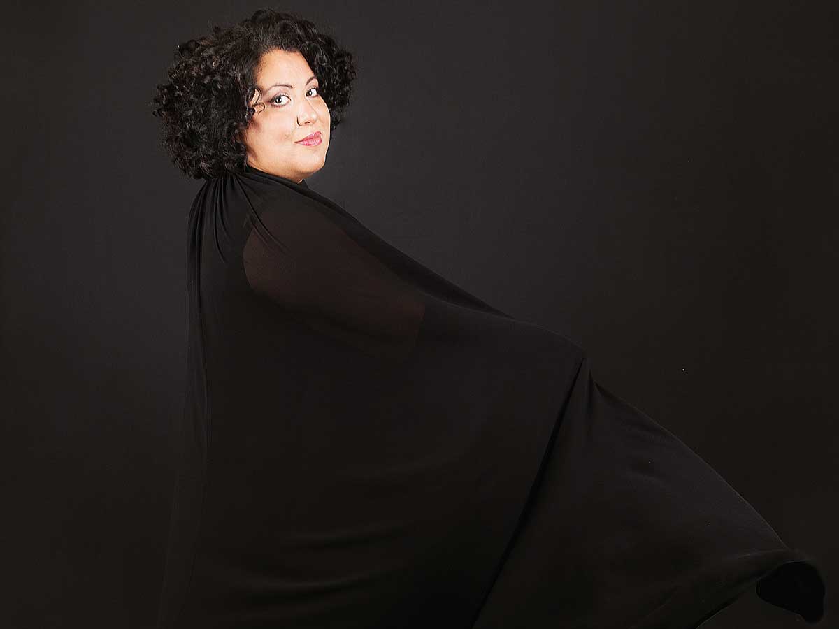María Katzarava desnuda conexión con su alma gitana