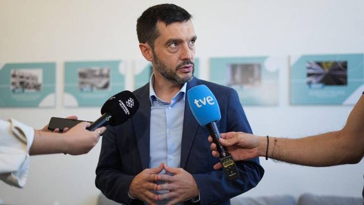 Pablo Bustinduy, ministro de Derechos Sociales: "La ultraderecha criminalizó el trabajo de las entidades sociales tras la dana"
