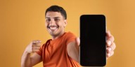 Cómo limpiar las pantallas de tu celular, laptop o televisión sin dañarlas