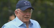 Jerry Jones explains hand gesture during Cowboys game against Jets