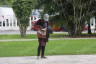 Más de 300 días viviendo en el aeropuerto de Cancún: Laure, la turista estadounidense sufre deterioro de su salud física y mental