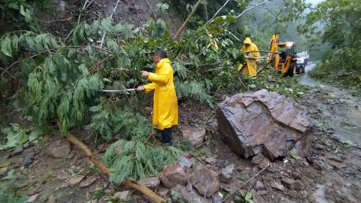 SICT reporta 108 cortes carreteros a causa de intensas lluvias en cinco estados