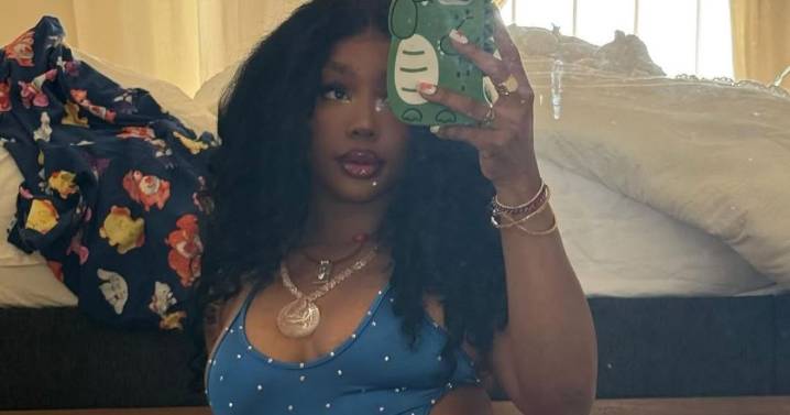 SZA's Bodysuit Photos Bring Summer Vibes This Fall in Photos