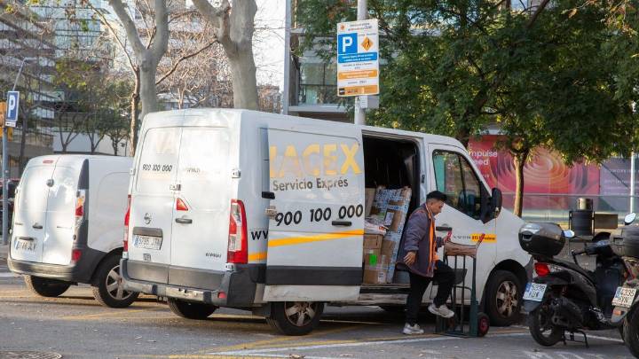 "No entregado el paquete por estar ausente el destinatario": ¿por qué cada vez más los mensajeros usan este 'truco'?