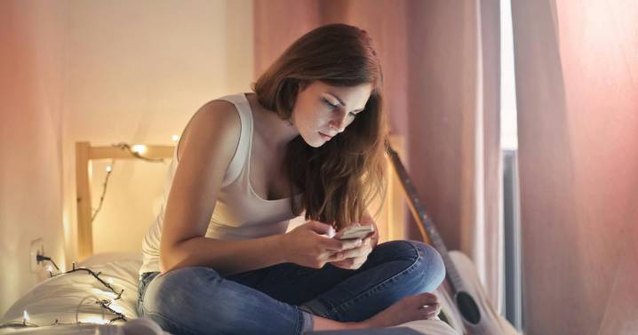 For mild depression, texting with a therapist works as well as video sessions, study finds