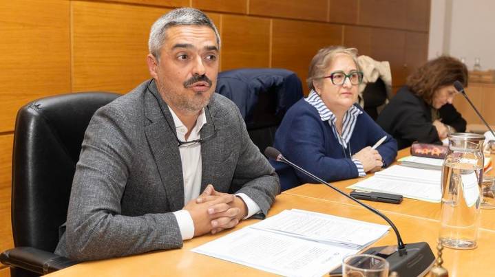 El apoyo a los enfermos de ELA marcó el primer pleno del alcalde de Carballo