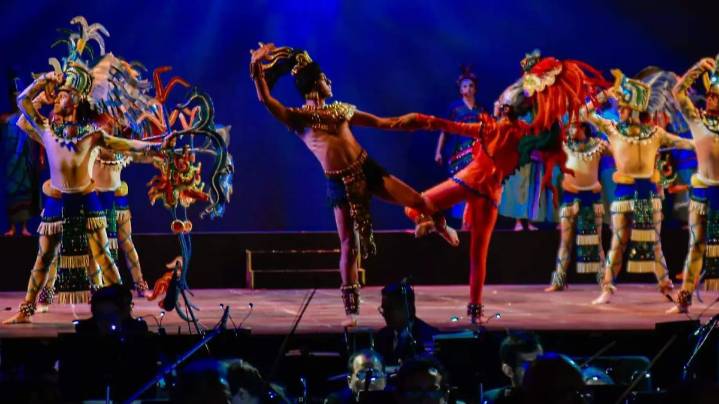 VIDEO Y FOTOS. Ballet Folklórico de México y OSUG deslumbran en el Cervantino
