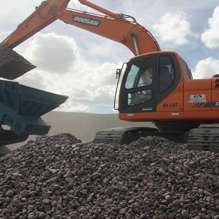 Azul: Constructora Dos Arroyos logró en la justicia amplíe una cautelar y seguirá sin pagar el derecho de explotación de canteras en 2025