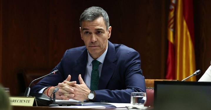 Bronca comparecencia de Sánchez en la comisión por corrupción: "Siempre he liquidado gastos en efectivo contra factura"