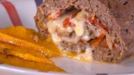Cómo preparar un pan de carne relleno jugoso y lleno de sabor