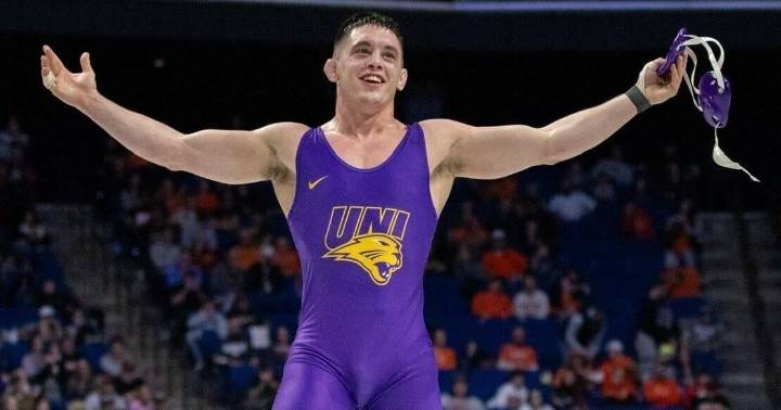 College Wrestling: Wyatt Voelker feels strong, powerful at heavyweight