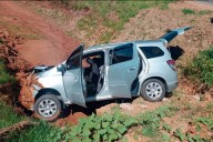 Hospitalizaron a dos mujeres tras despiste de un auto que terminó en banquina de Ruta 44