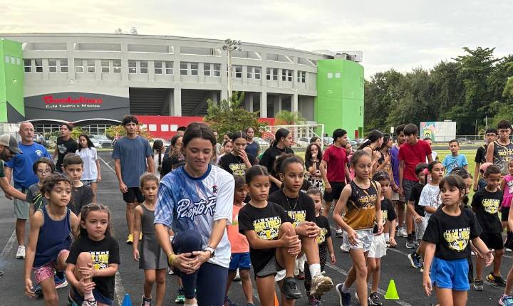 Legna Echevarría inspira a la próxima generación del atletismo boricua