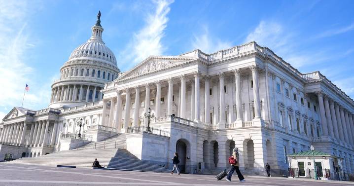 U.S. shutdown: Judge bars government from firing federal workers