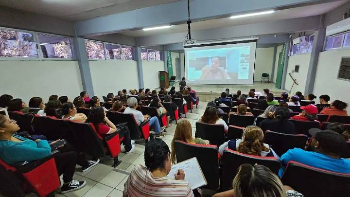 Imparte Conalep nueva sesión de Escuela para Padres en 10 centros educativos