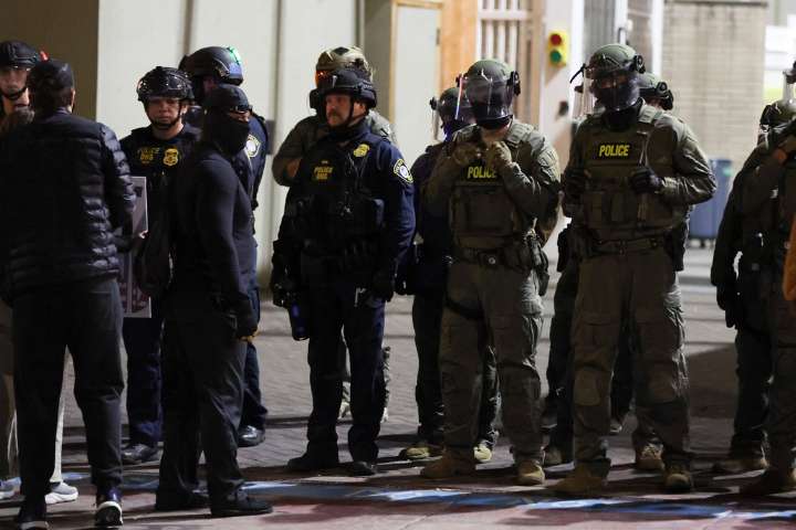 Trump plans to federalize 300 troops in Illinois, as judge blocks a similar mobilization in Oregon