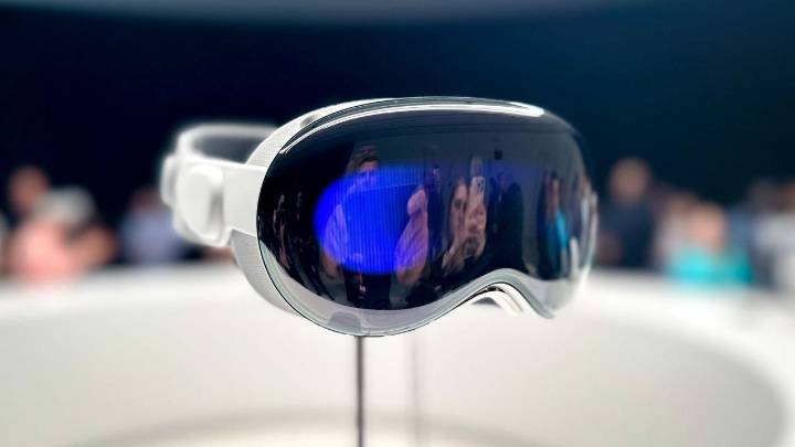 Apple reportedly scraps Vision Pro headset follow-up in favor of smart glasses