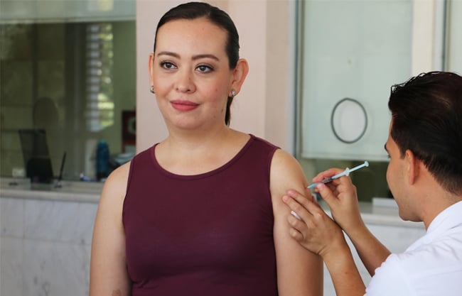 Vacunan a los lobos; inicia UAdeC campaña contra la influenza