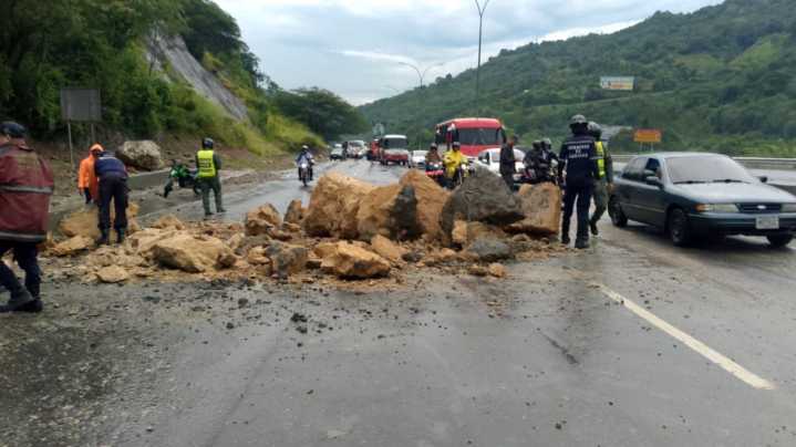 Venezuela amanece bajo lluvias y descargas eléctricas: Inundaciones y derrumbes afectan diversas regiones del país
