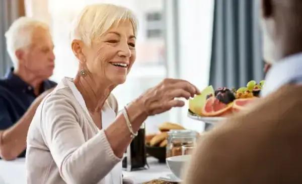 ¿Cómo cuidar tu salud después de los 50? Estos consejos son la clave