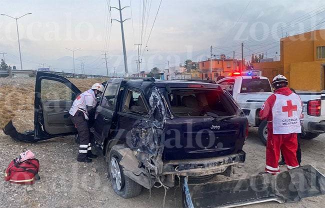 Joven se pasa semáforo en rojo y ocasiona accidente en Saltillo; iba tarde al trabajo