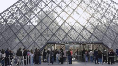 Manhunt for Louvre suspects grows after DNA found