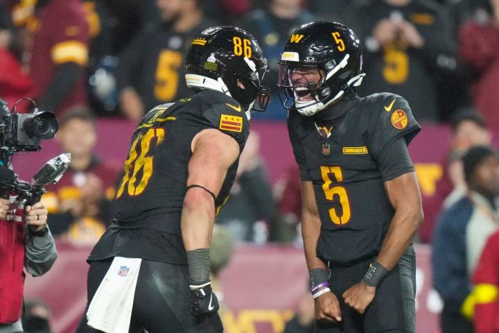 No Hail Mary magic this time and Moody's last-play kick lifts the Bears past the Commanders 25