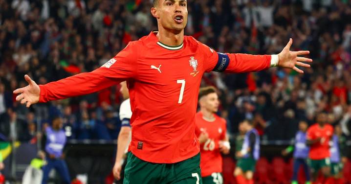 Ronaldo se convierte en el primer futbolista multimillonario tras renovar con el Al