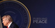 Pese a nominaciones, expertos dicen que es poco probable que Trump gane este año el Nobel de la Paz