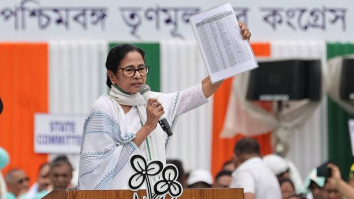 Bengal man writes ‘NRC responsible’ for death in ‘suicide note’. What Mamata said