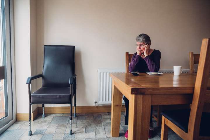 Dear Annie: Lonely widow wonders why her family has abandoned her