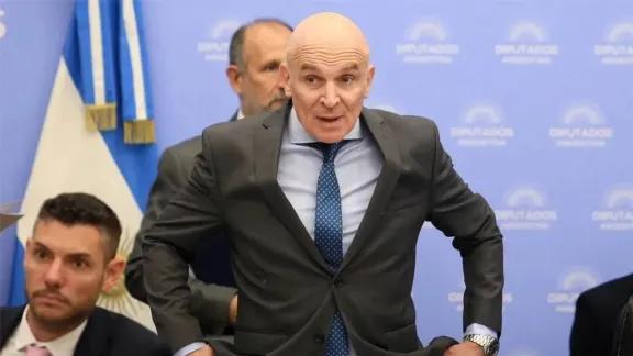 Espert insiste en despegarse de Machado, pero los vuelos y el dinero lo mantienen bajo sospecha