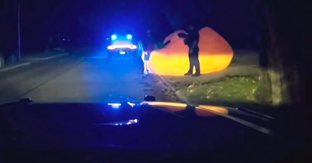 Runaway inflatable pumpkin spooks police trying to catch it