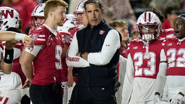 Iowa exploits flaws, leaves UW's Luke Fickell…