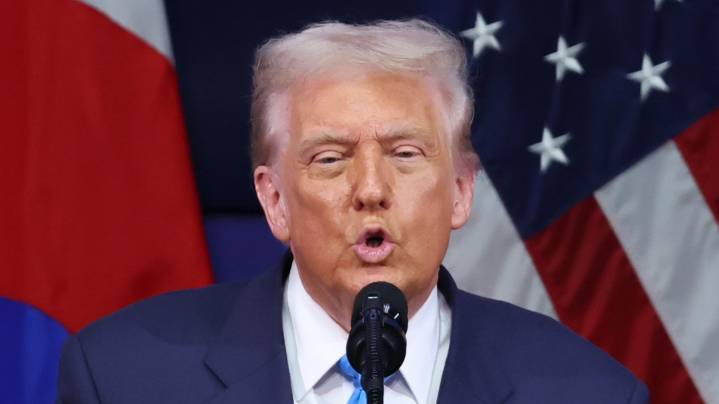 Donald Trump's Ego-Boosting Gift From South Korea Won't Help Him Beat The 'No Kings' Allegations