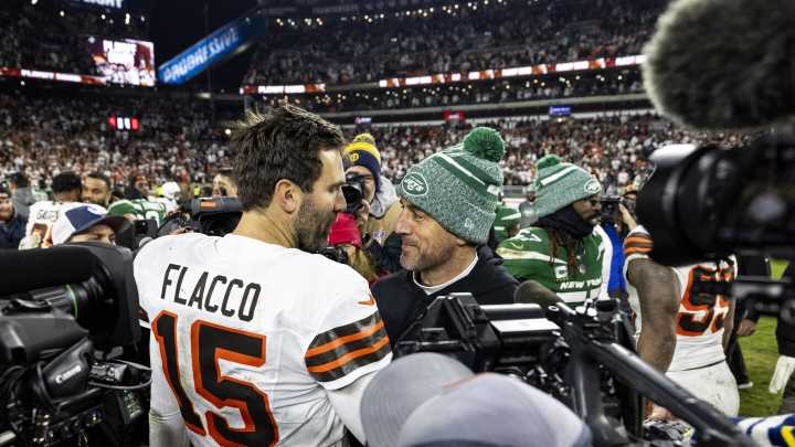 Aaron Rodgers, Joe Flacco brings a rare matchup of 40