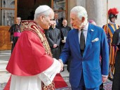 Papa León XIV y Carlos cierran grieta de 5 siglos al rezar juntos en público
