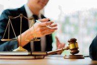 Inician sumario a abogado por ausencias injustificadas y cobro indebido de sueldos