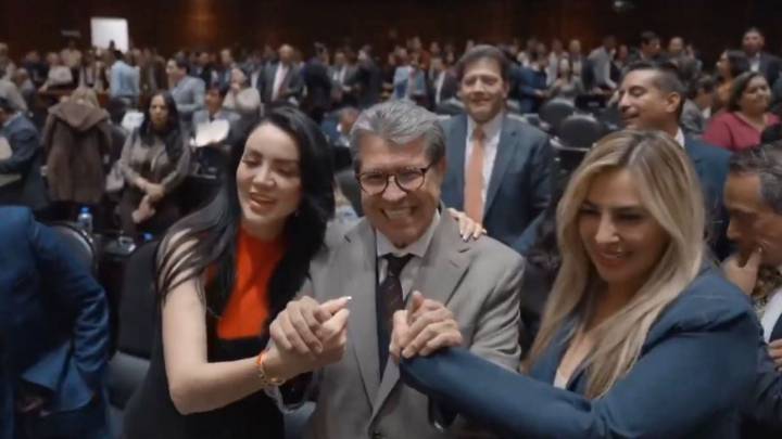 Monreal llama “Batichicas” a diputadas que se disputaron el lugar junto a Harfuch (Video)