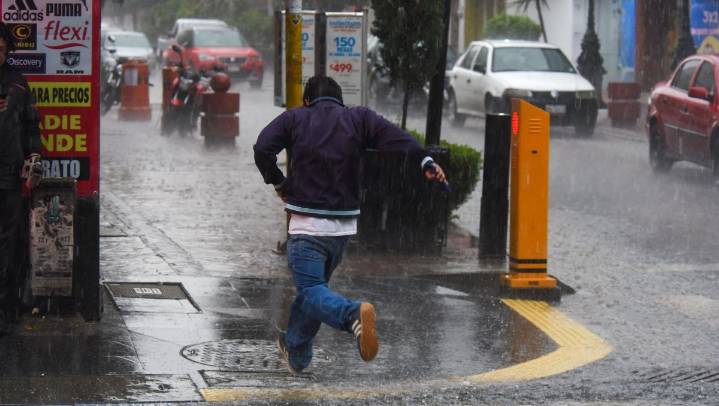 Prevén lluvias torrenciales por 'Priscilla'