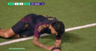 ¡Fatal error en el área! Autogol de Matías Lazo para el 1