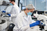 "Calificaciones vencidas". Suspendieron las actividades productivas de otro laboratorio por fabricar especialidades medicinales para una firma inhibida