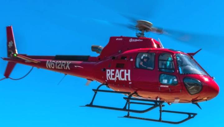 Tres heridos al estrellarse un helicóptero en autopista de California