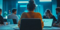Por qué la generación Z se enfrenta a un “apocalipsis laboral” debido a la inteligencia artificial