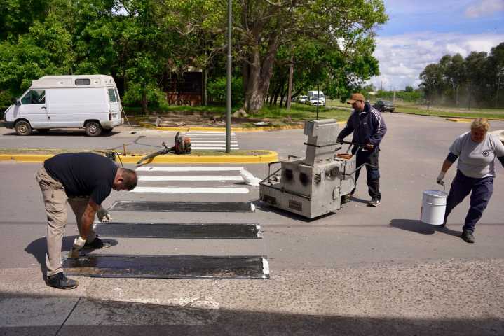 Pintaron sendas peatonales